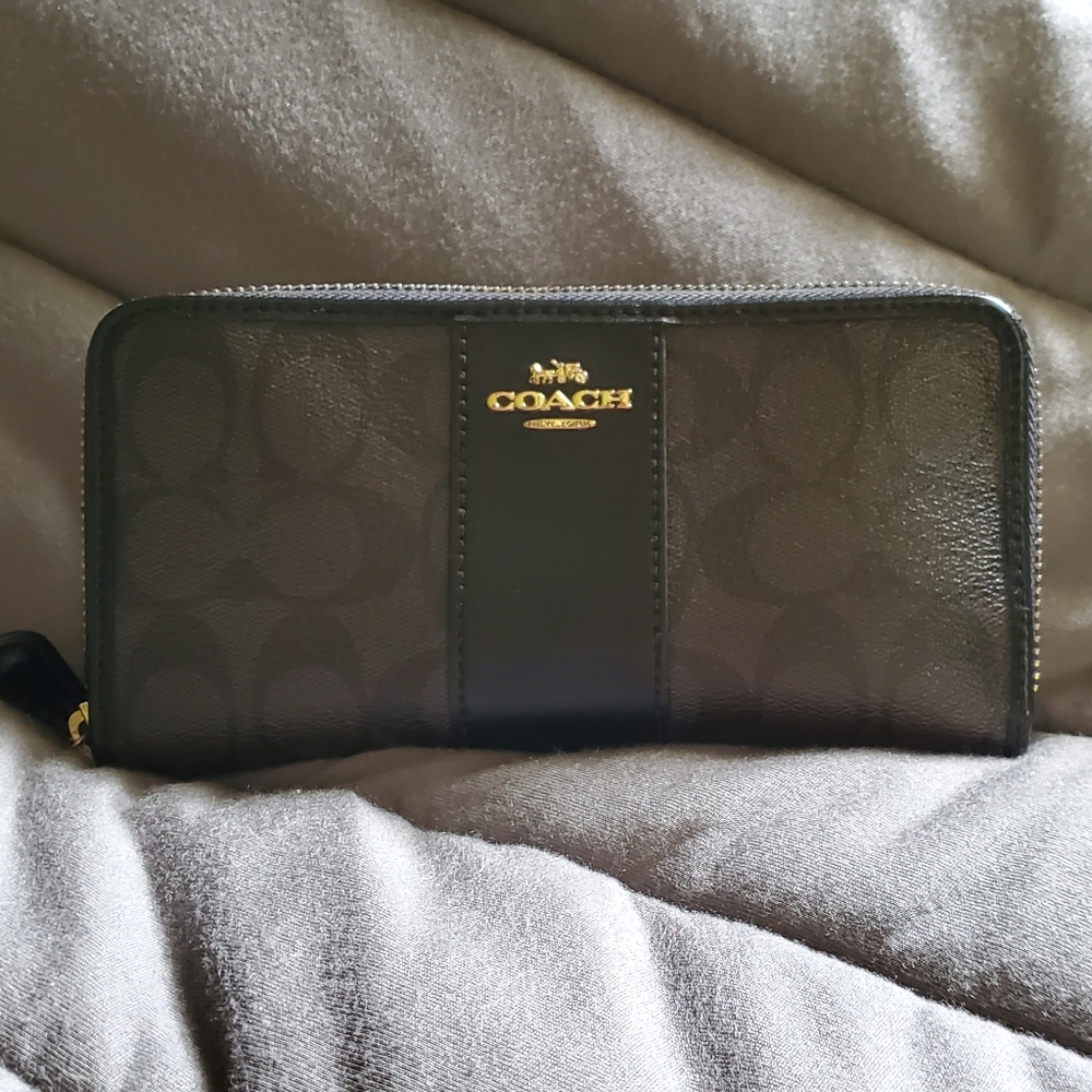 Coach Accordian Zip Wallet Signature Leather